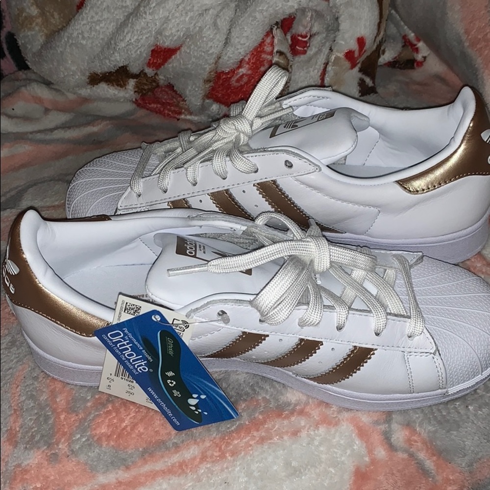 Women’s superstar sneakers cyber metallic